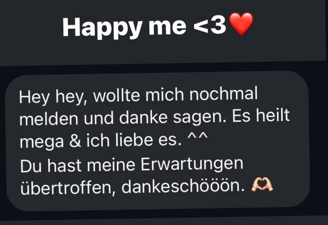 Screenshot of a client review in German. Client message: „Hey hey, wollte mich nochmal melden und danke sagen. Es heilt mega & ich liebe es. ^^ Du hast meine Erwartungen übertroffen, dankeschööön. 🫶“